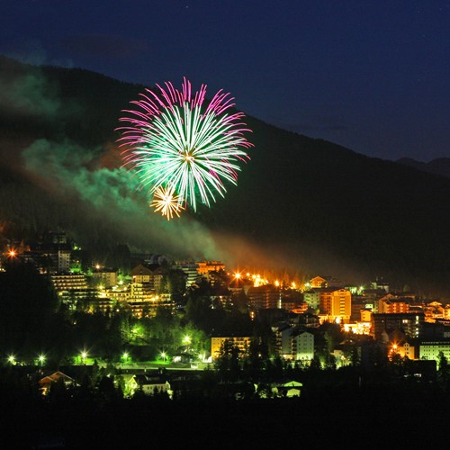 sauze d oulx italy fireworks