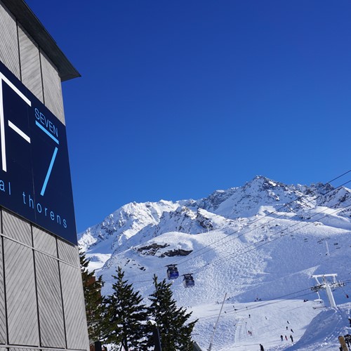 Fahrenheit-Seven-Val-Thorens-signage