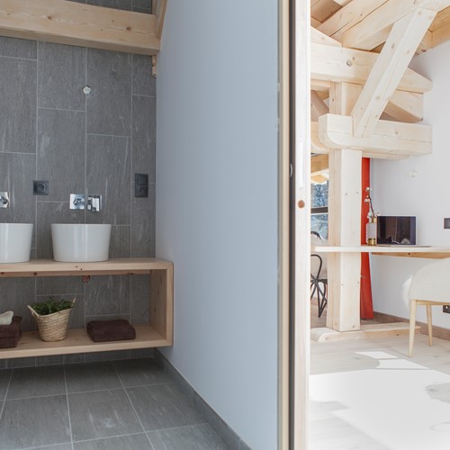 Flexiski-Chalet-Des-Cascades-Junior-Suite-3.jpg