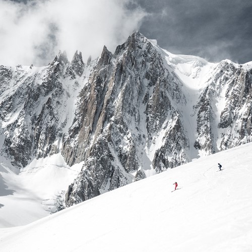 Descending vallee blanch of piste with a guide Pascal Pellet Doyen