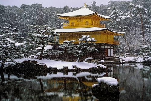 Kinkaku-ji temple Kyoto, ski holidays in Japan