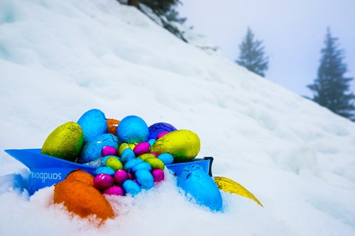 Morzine, Easter eggs in a helmet in snow.jpg