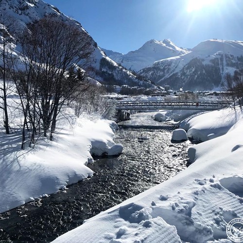 Val d'isere fesh snow tracks