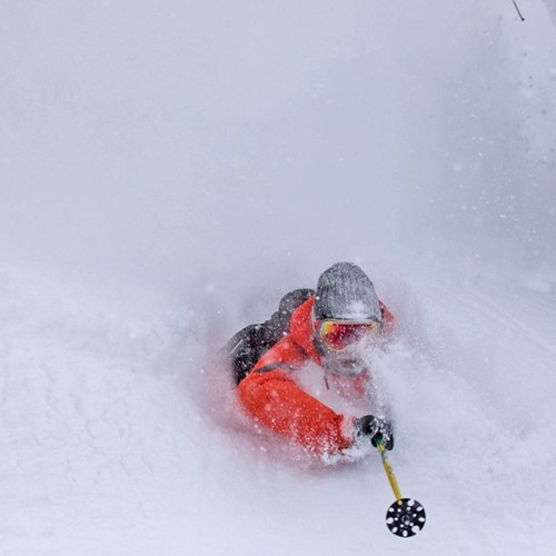 huge snowfall in Niseko, skiing