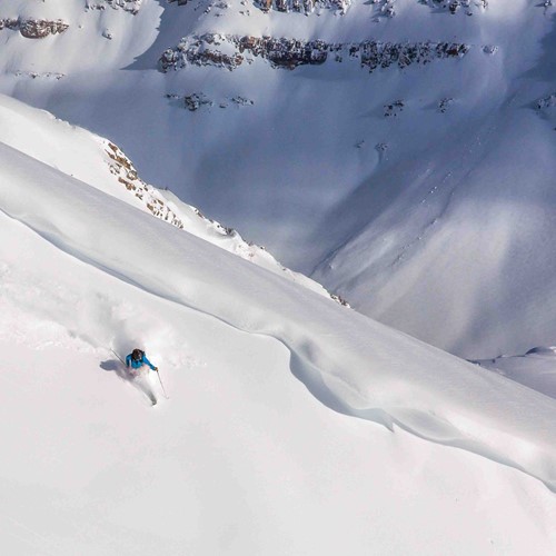 powder skiing in banff, heavy snow