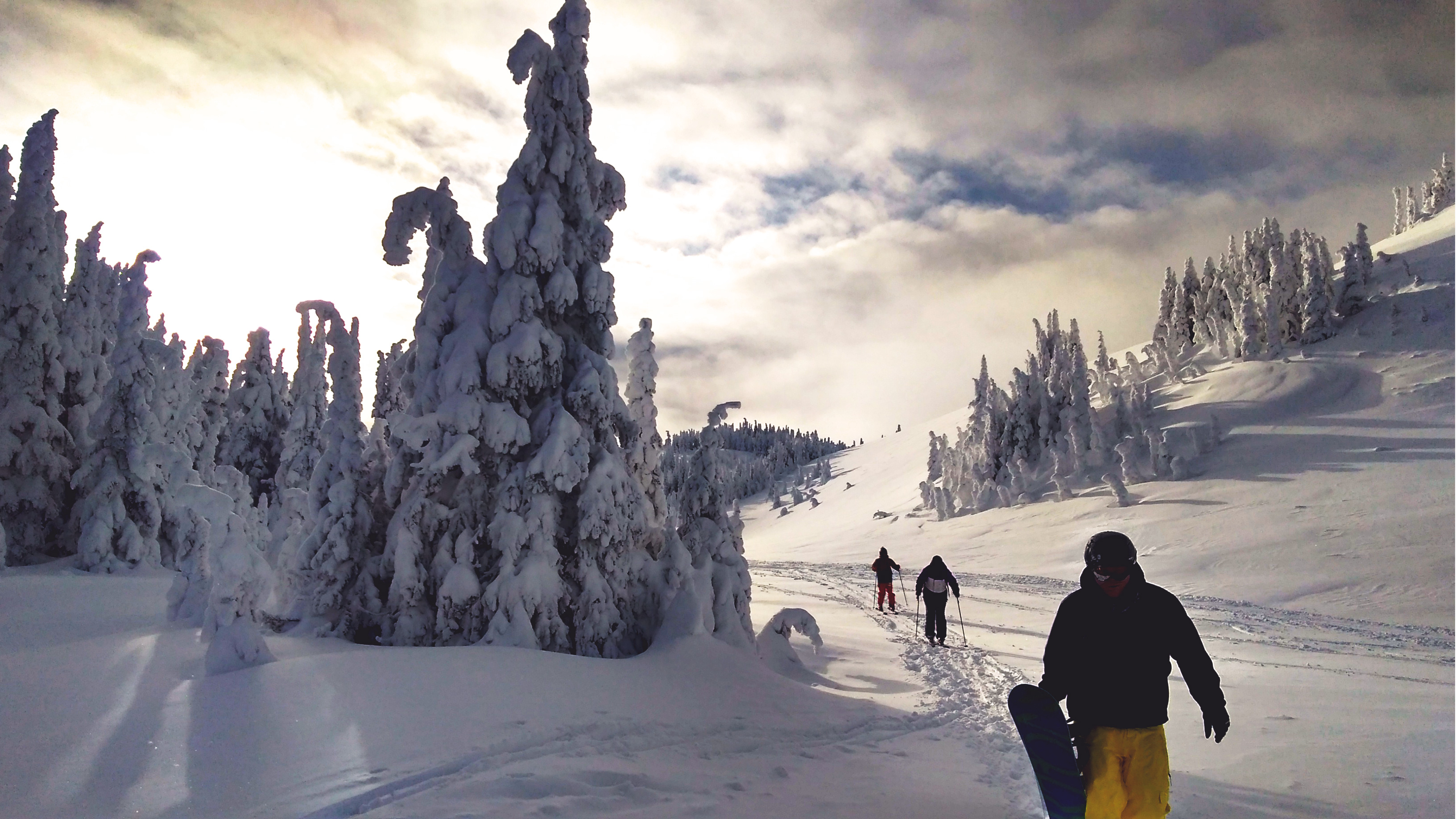 Sun-Peaks---Canada---Callum-in-Gils-walking.jpg