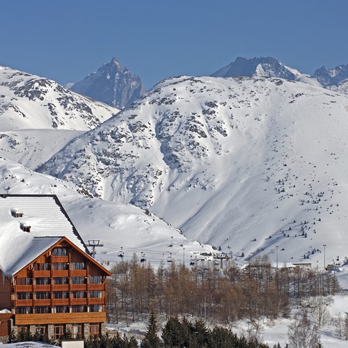 Le Pic Blanc-Alpe d'Huez-exterior and mountain.JPG