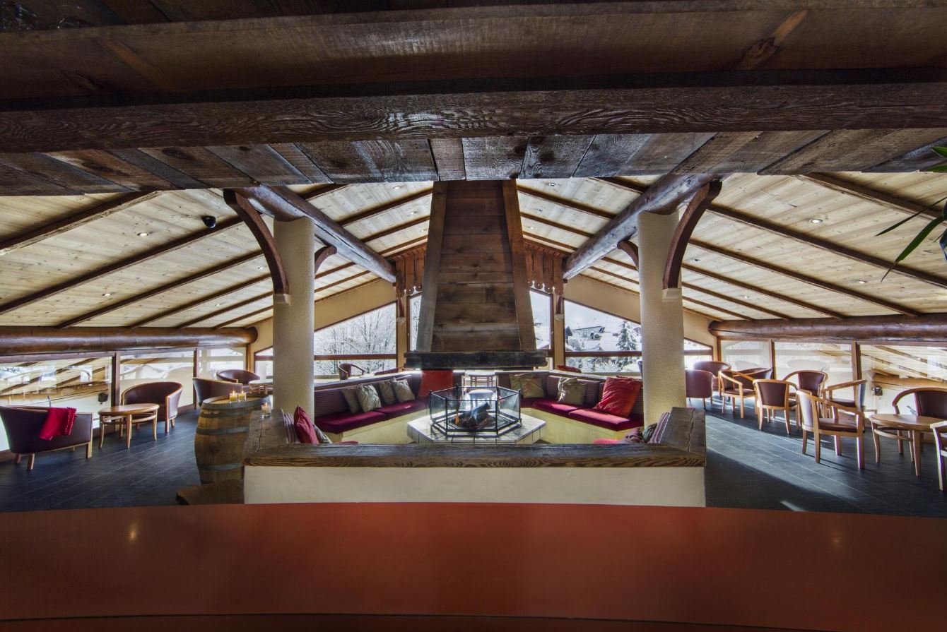 Hotel Alpen Roc-La Clusaz-France-bar area and open fire