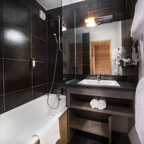 Hotel Alpen Roc-La Clusaz-France-bathroom