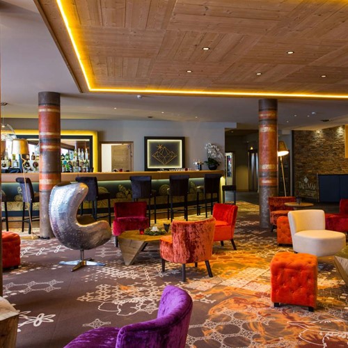Hotel Taj-i Mah, ski in, ski out hotel in Les Arcs, France - bar